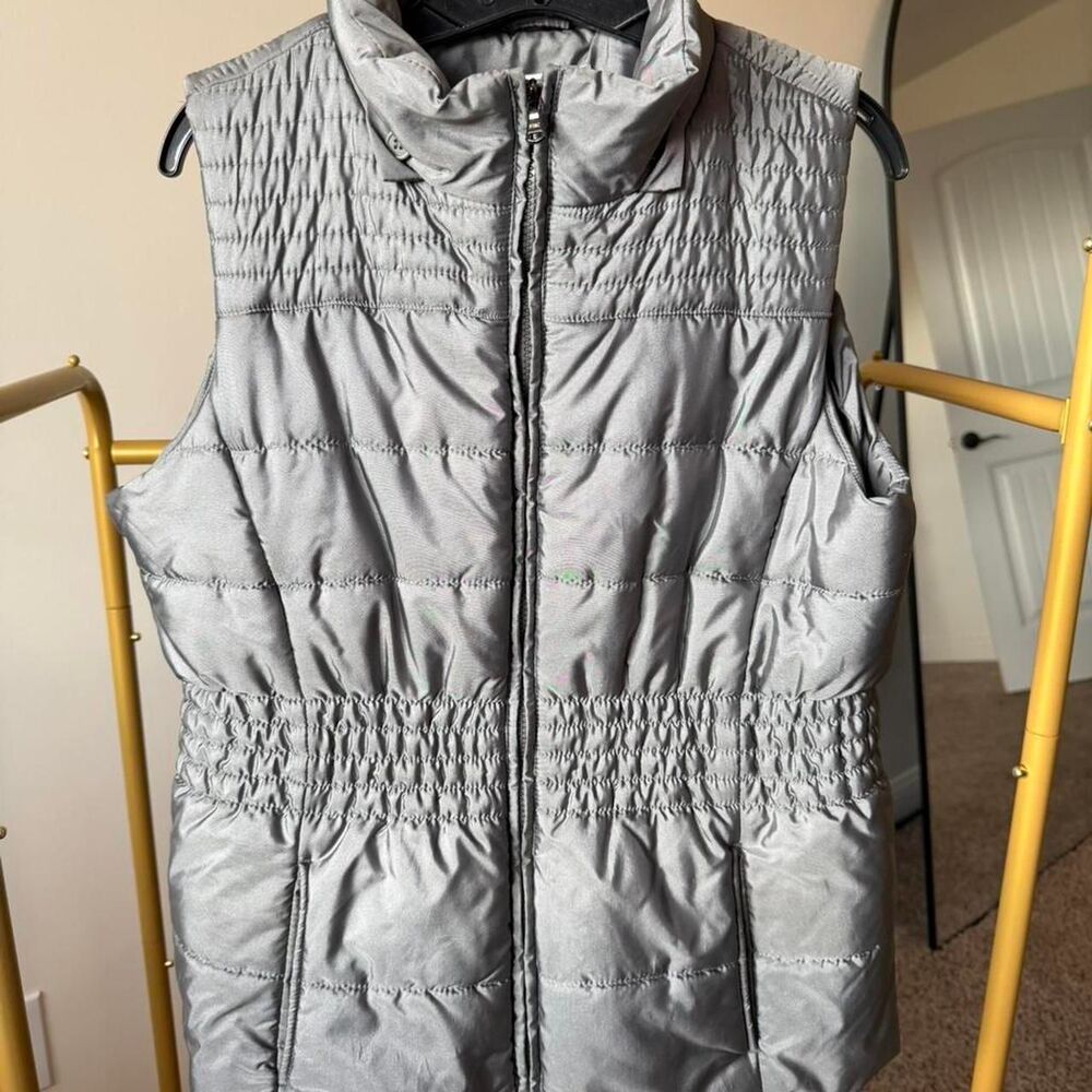 New York & CompanyWomen's Silver Puffer Vest